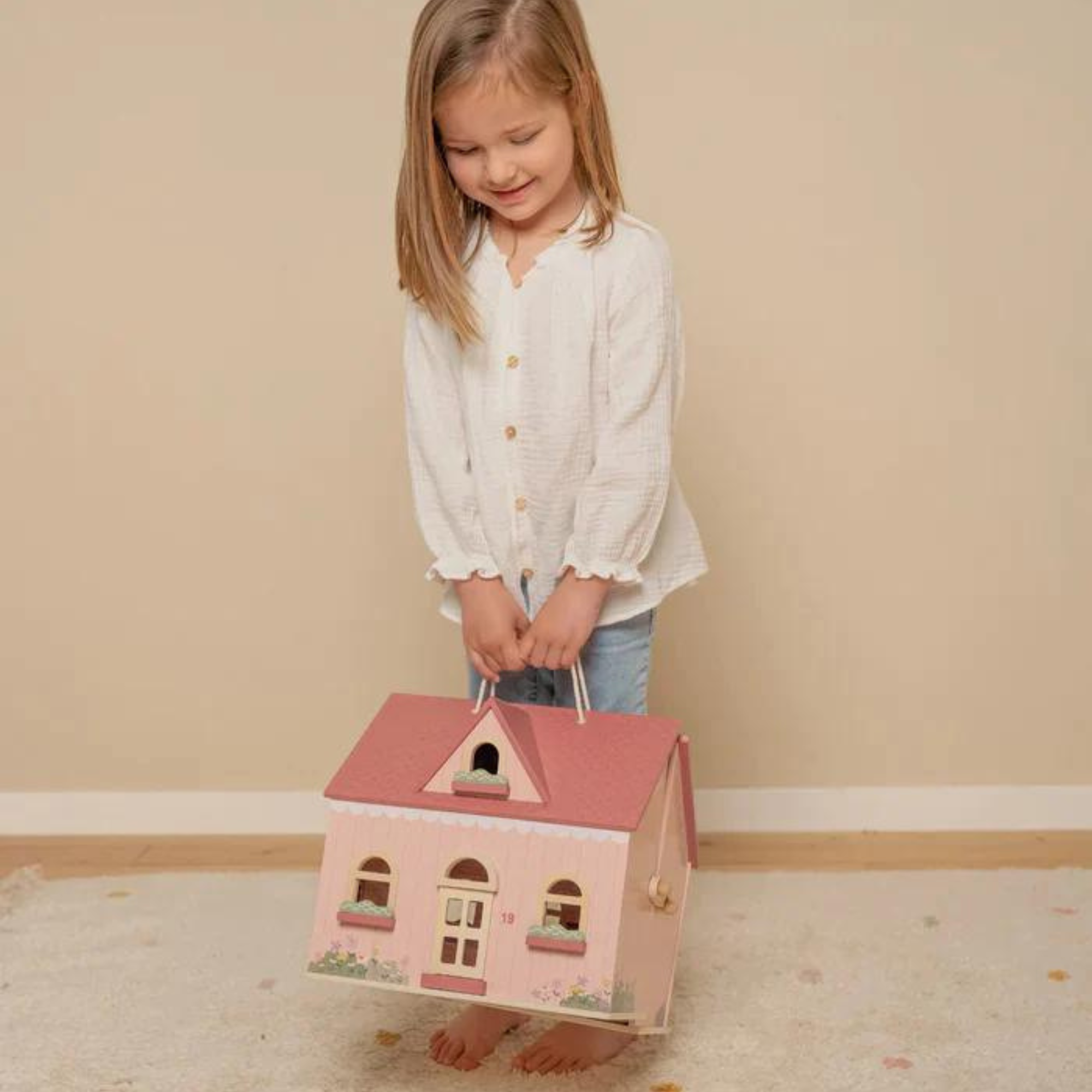 Portable dollhouse pink