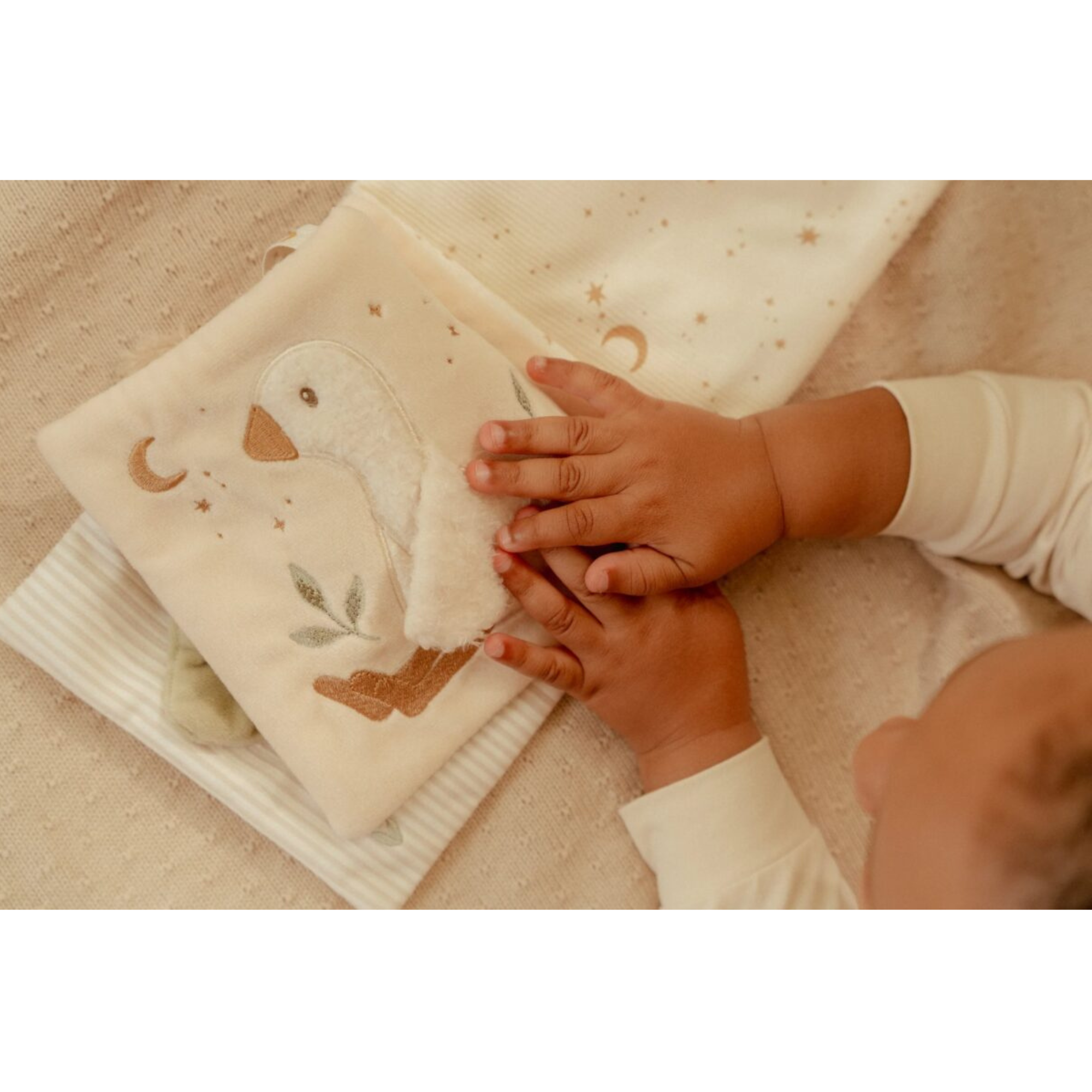 Minkšta užsiėmimų knygutė Newborn Naturals