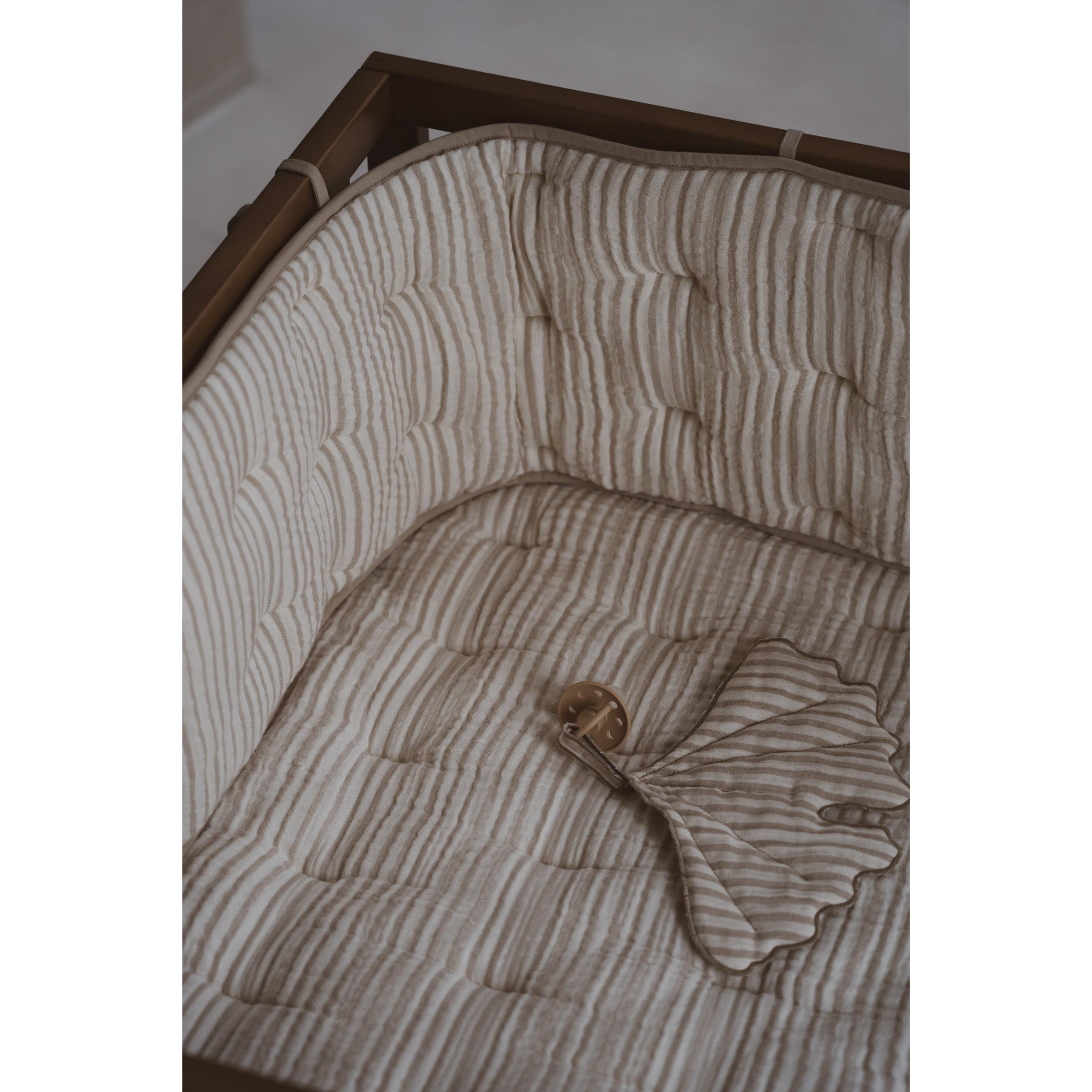 Lovytės apsauginė sienelė - Stripes