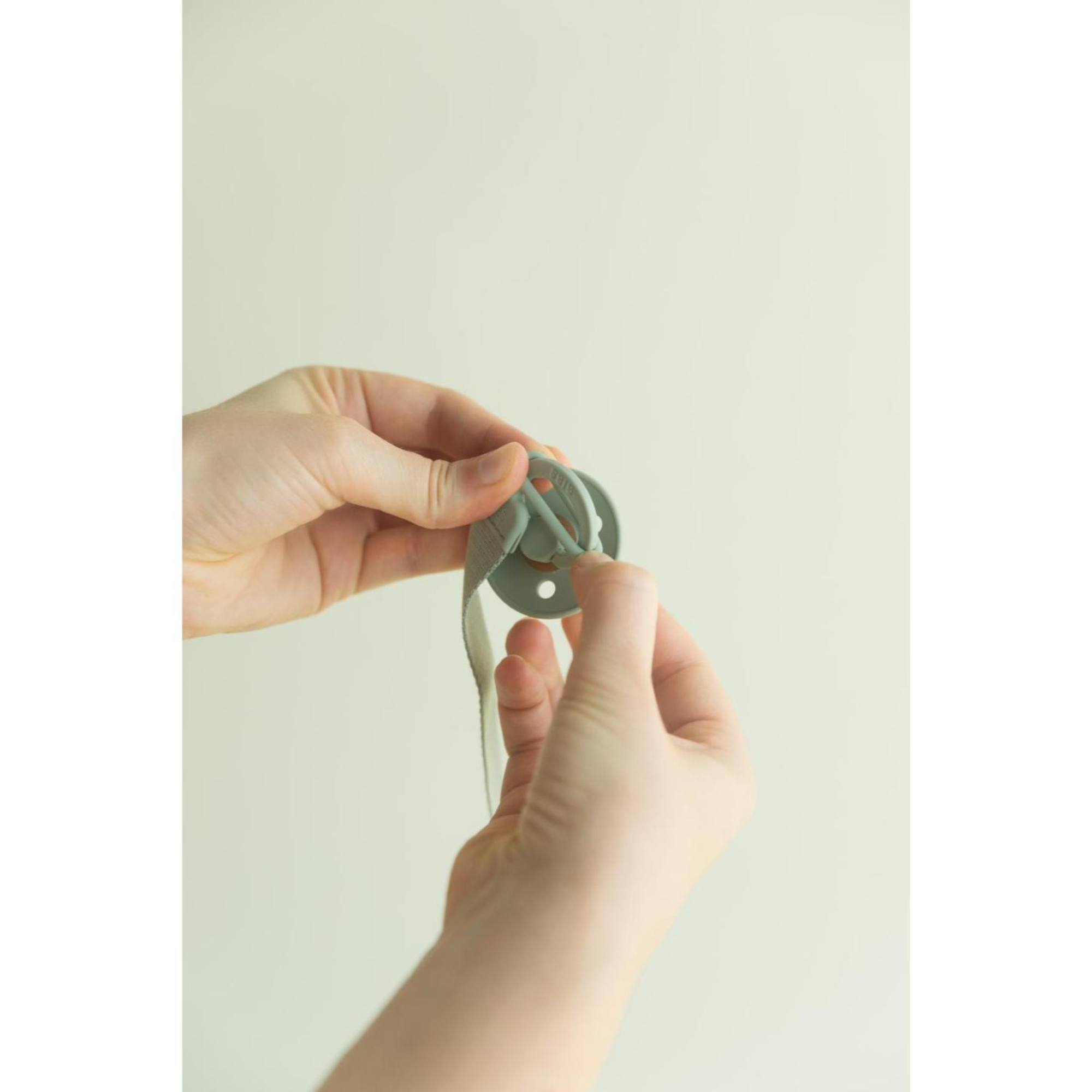 Čiulptuko laikiklis LOOP - Ivory