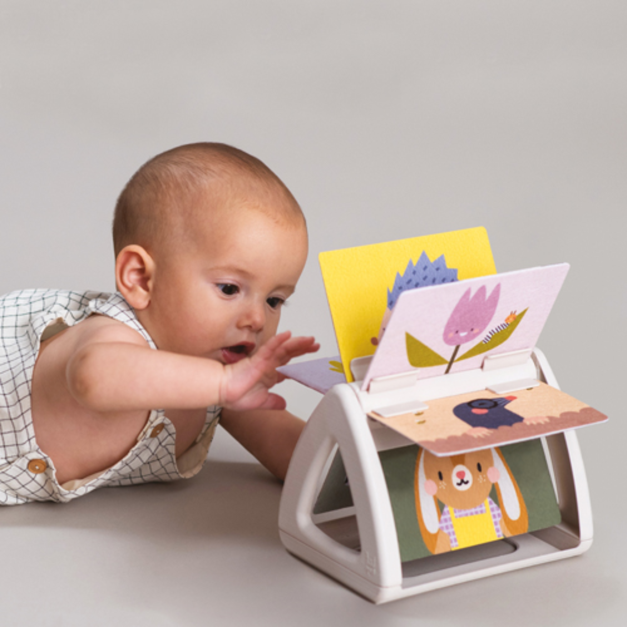 Besisukanti knygelė - Tummy Time