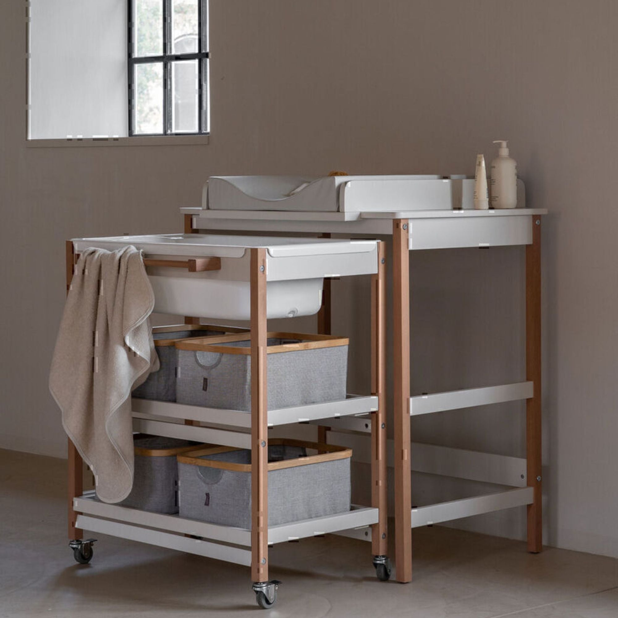 Daugiafunkcinis SMART vystymo stalas + vonelė - Clay/Naturel - little-goose.com