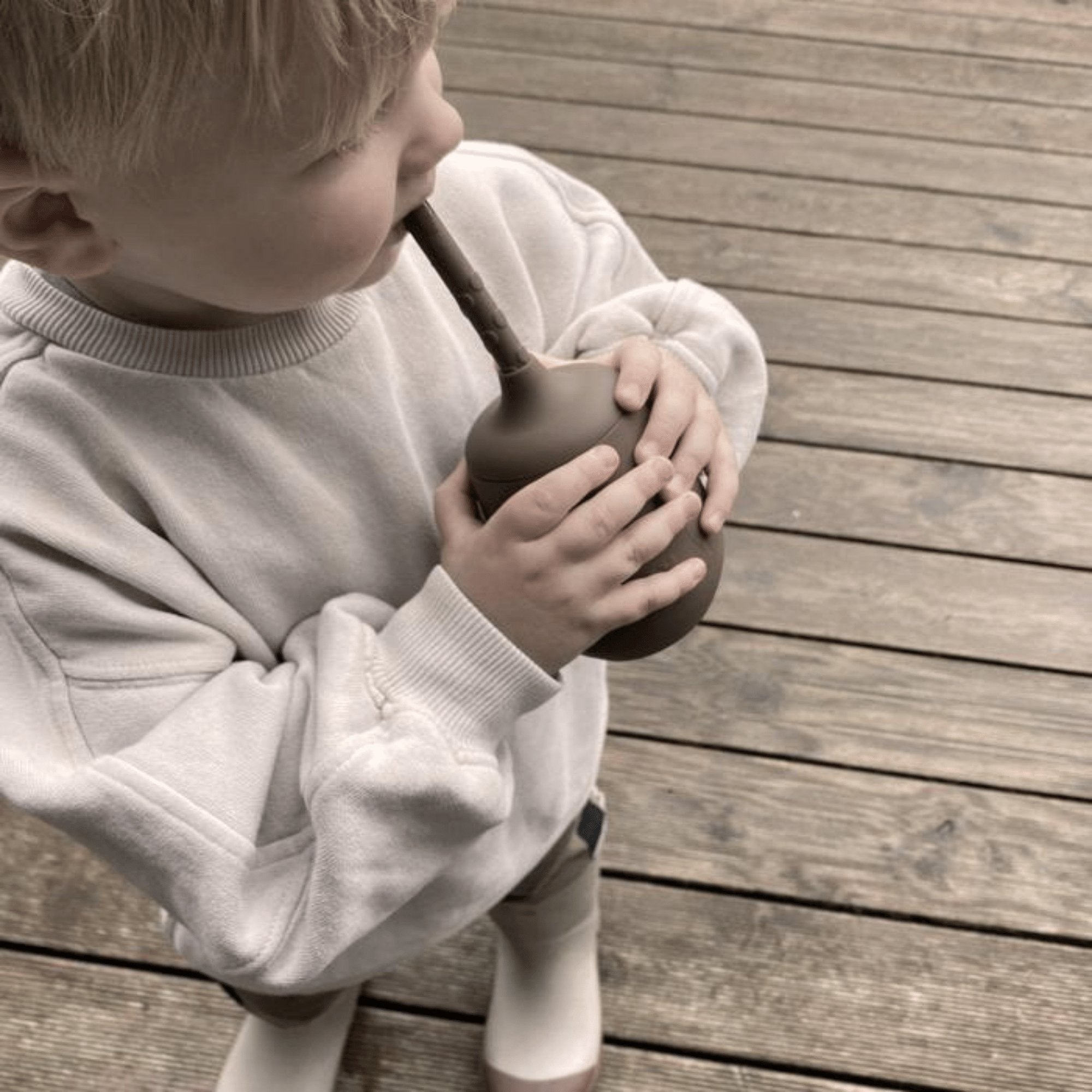 Silikoninis puodelis su šiaudeliu - Woodrose - little-goose.com