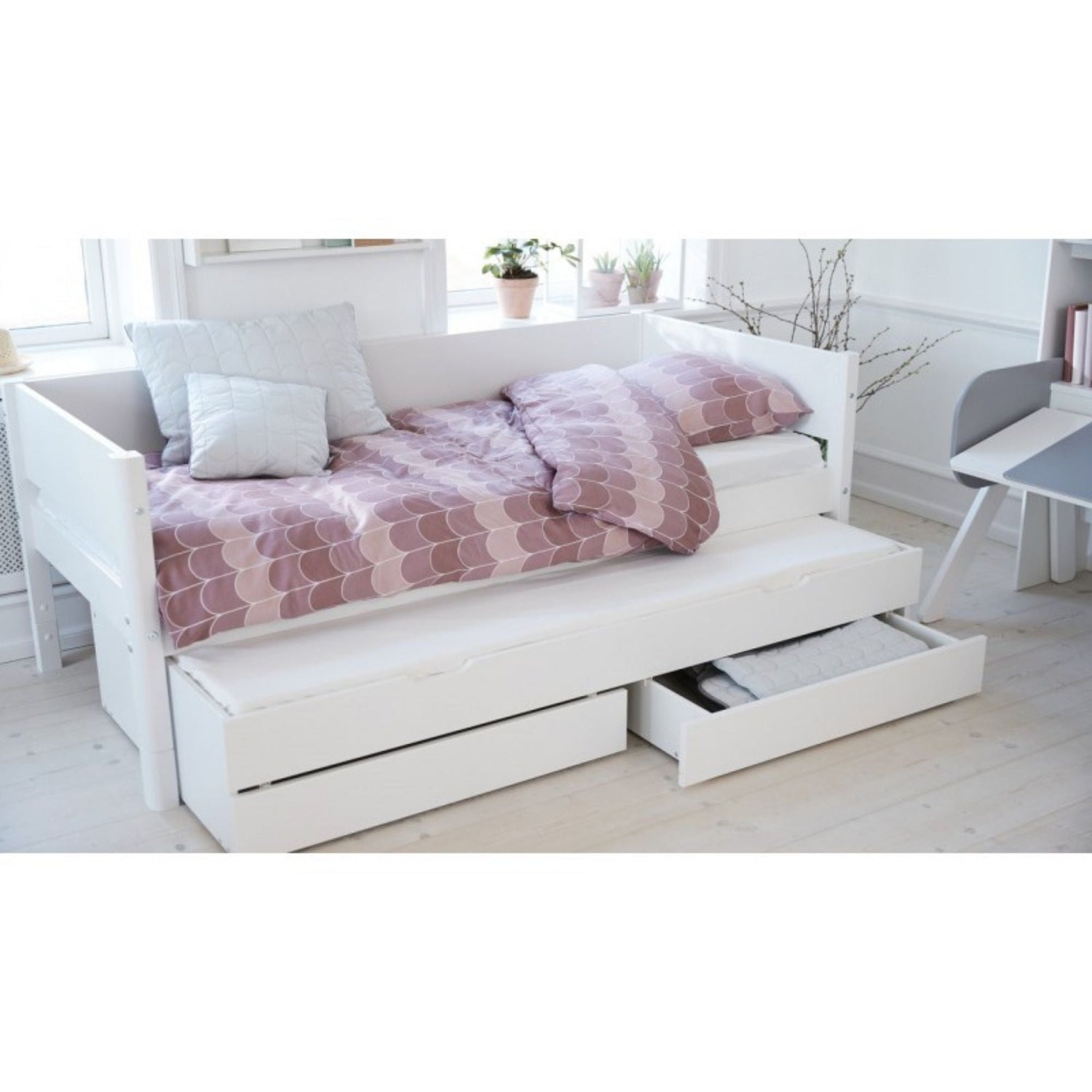 Vaikiška sofa/lova su stalčiais White - little-goose.com