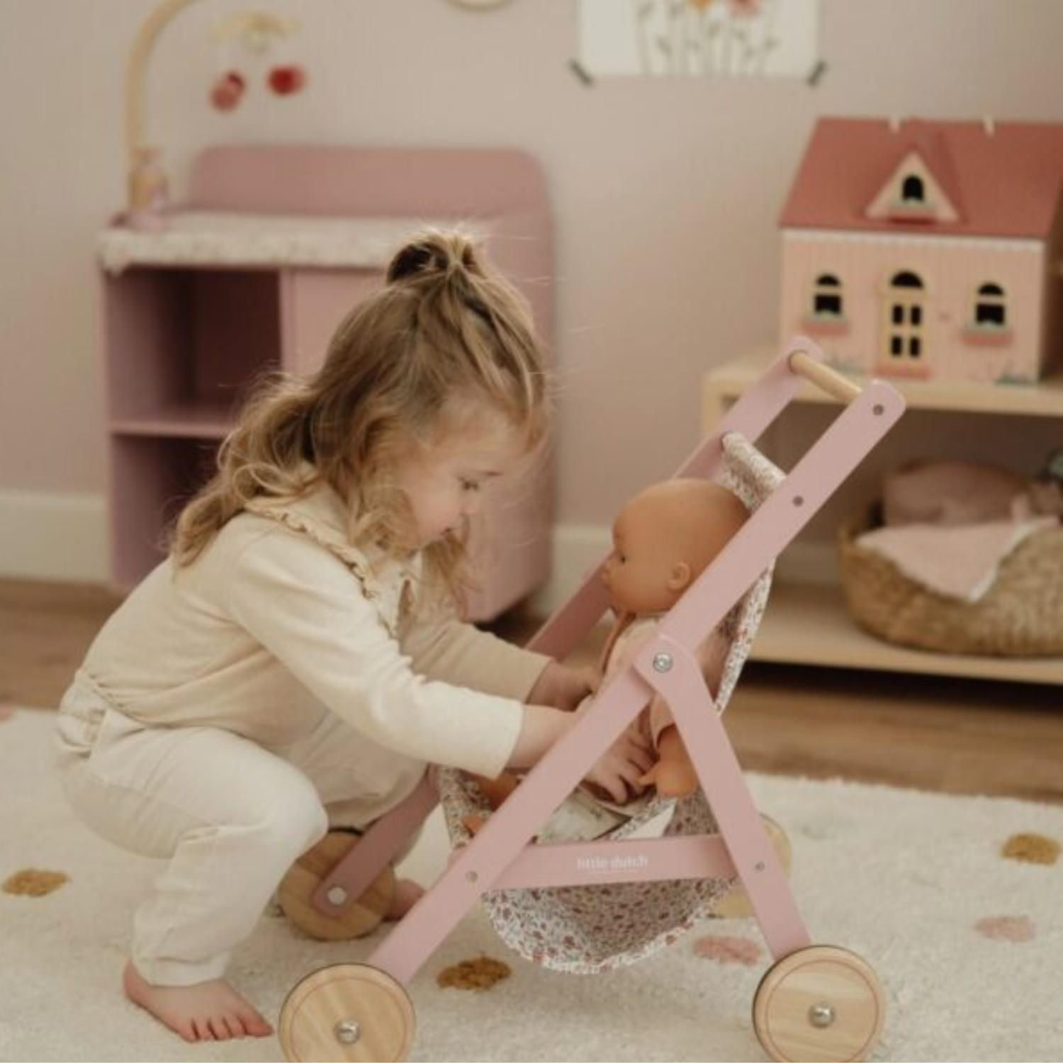 Medinis lėlių vėžimėlis - Soft Flowers