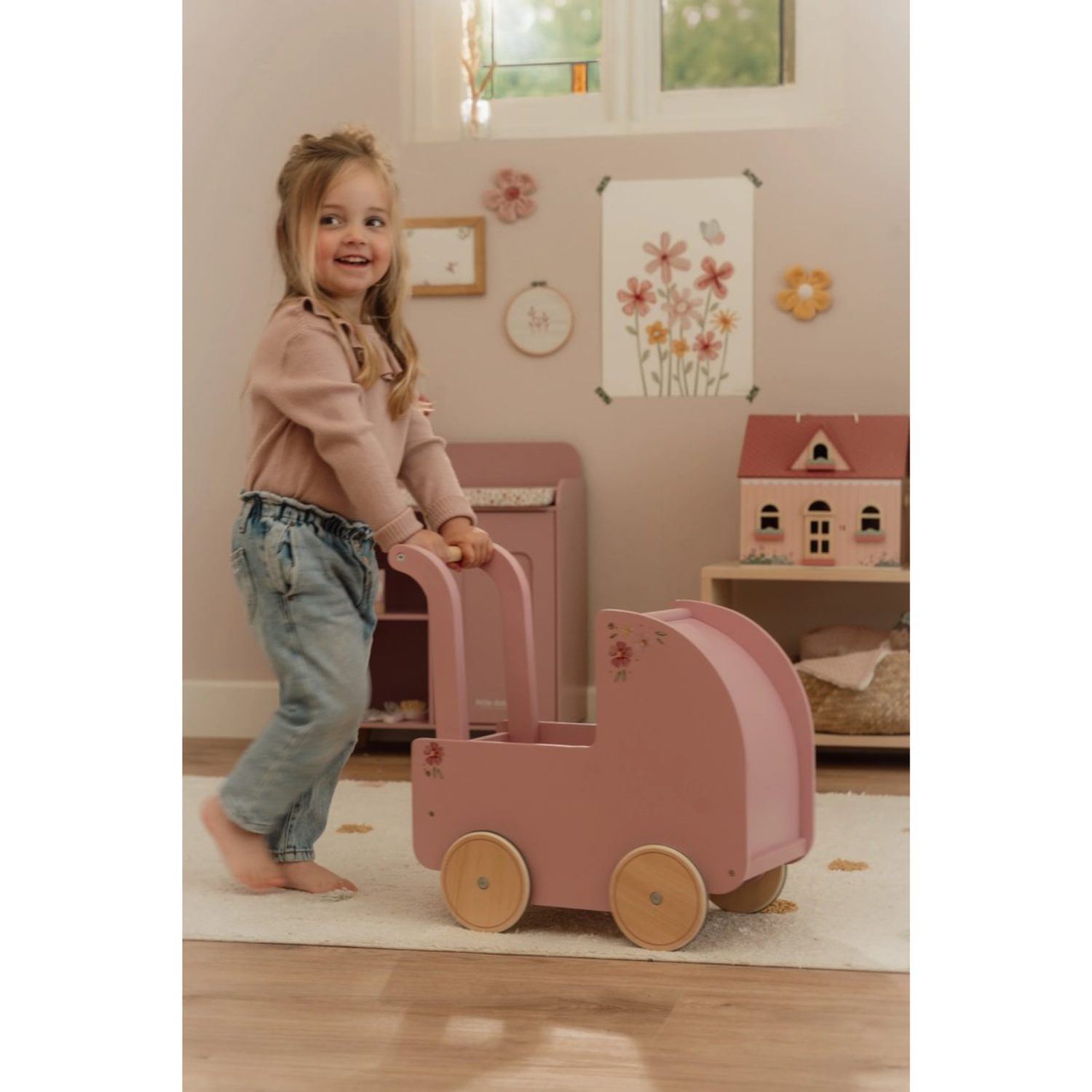 Medinis lėlių vėžimėlis