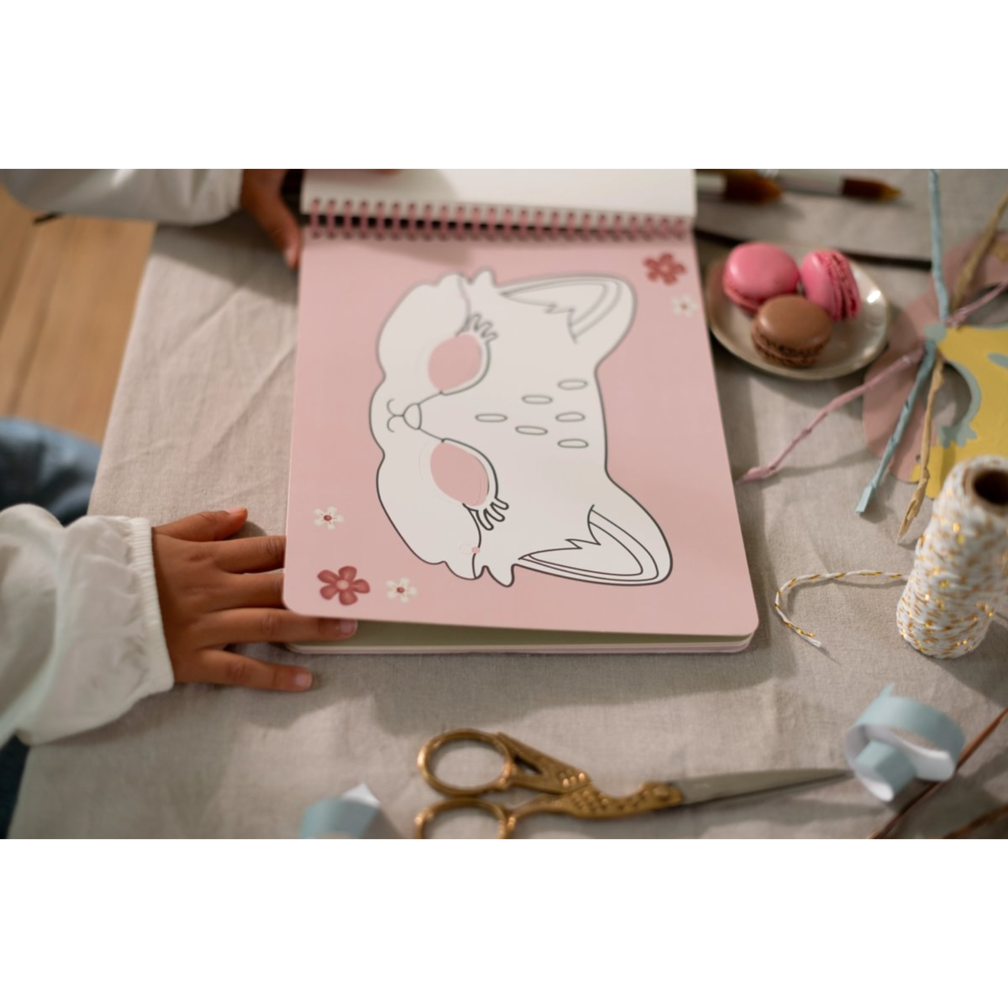 Kaukių knygelė su žirklėmis - Rosa &amp; Friends