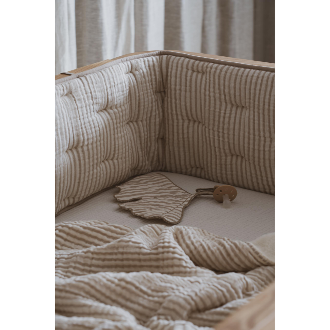 Lovytės apsauginė sienelė - Stripes