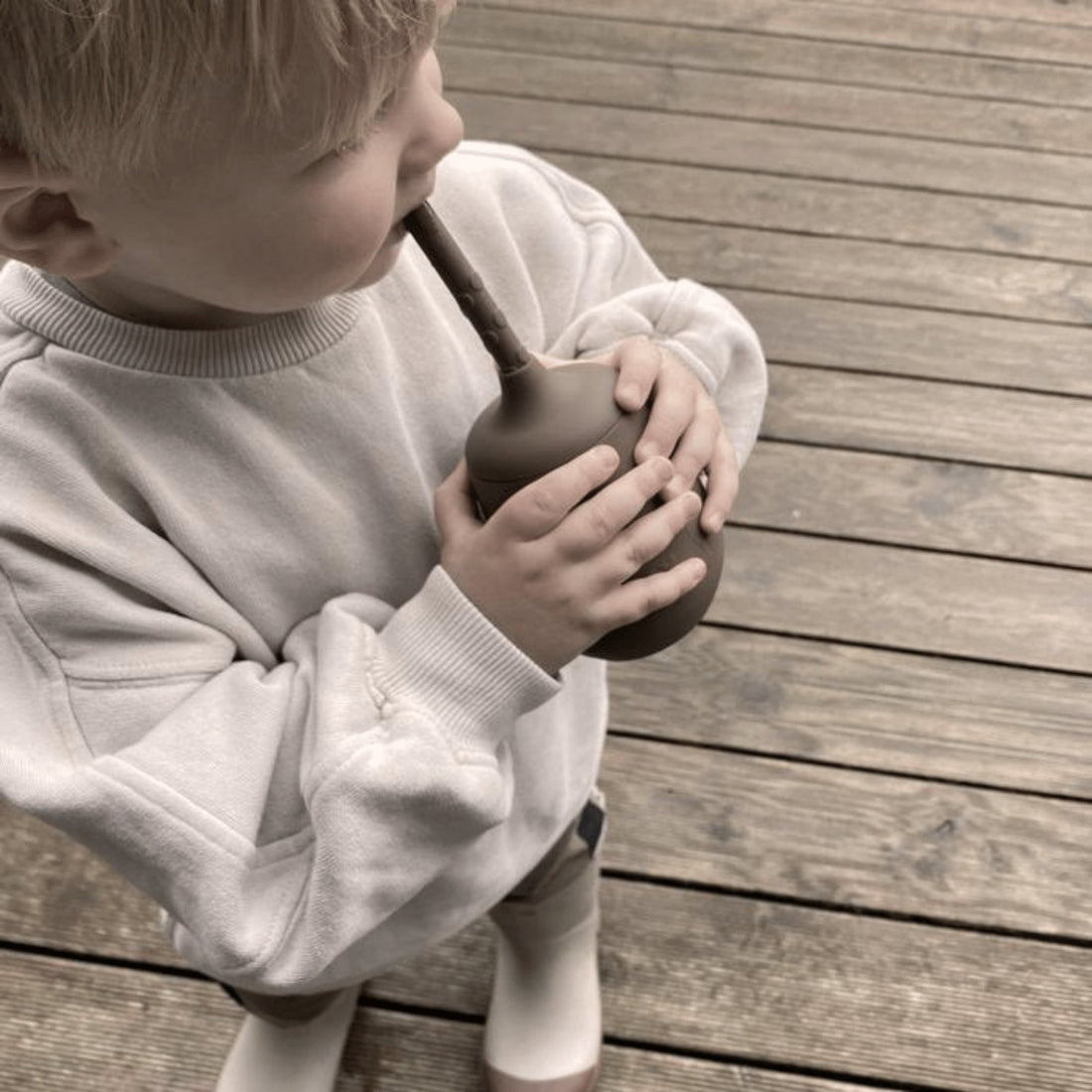 Silikoninis puodelis su šiaudeliu - Woodrose - little-goose.com